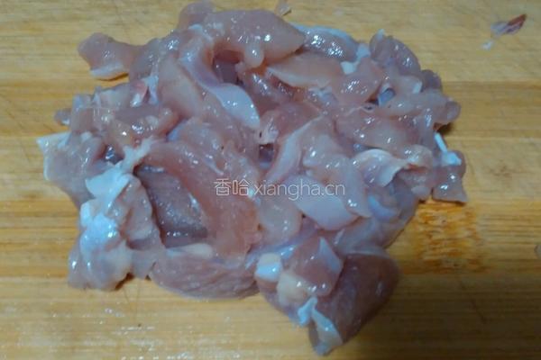 蒜苗炒鸡肉的做法图解2