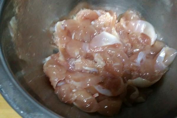 蒜苗炒鸡肉的做法图解3