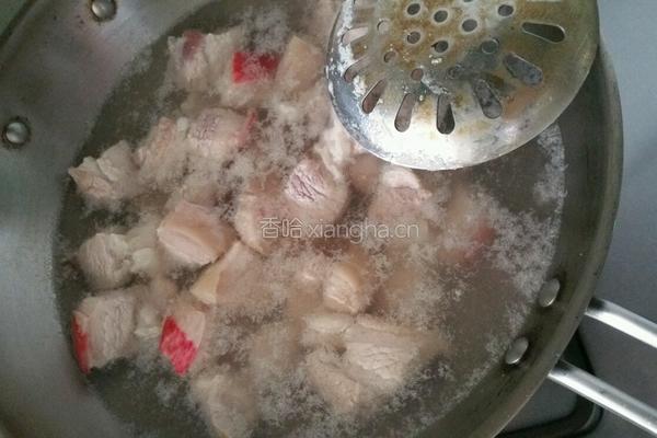 苏氏小土豆红烧肉的做法图解1