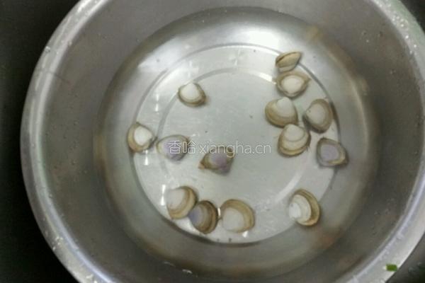 蘑菇豆腐海鲜汤的做法图解1