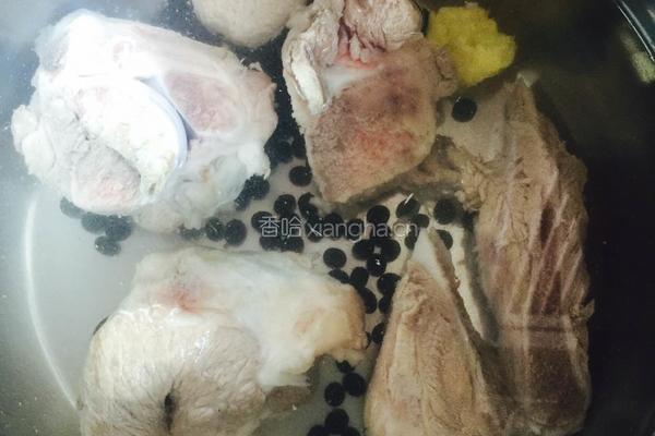 黑豆骨头汤的做法图解3
