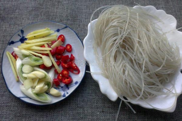 鲅鱼炖粉条的做法图解1