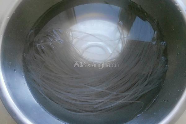 红萝卜粉条海米馅蒸饺的做法图解7