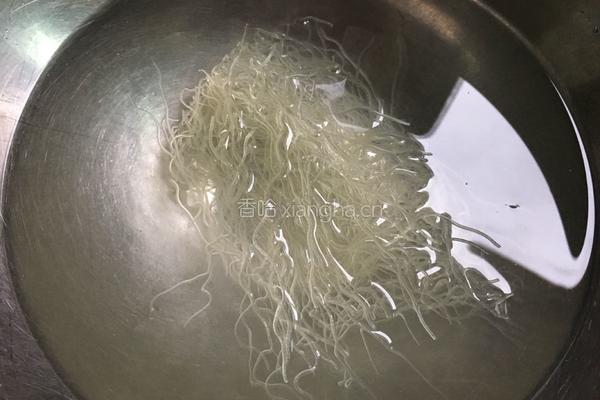 越南鲜虾米纸卷的做法图解2