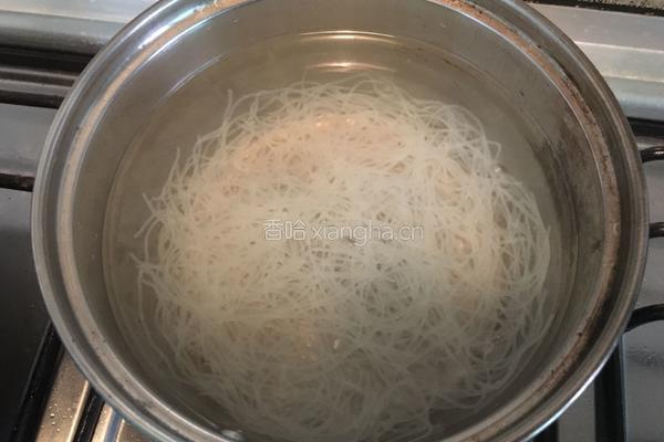 越南鲜虾米纸卷的做法图解4