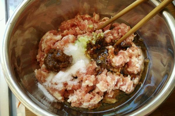 雪菜包子的做法图解1