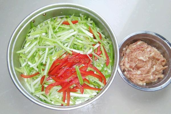 韭黄肉丝的做法图解1