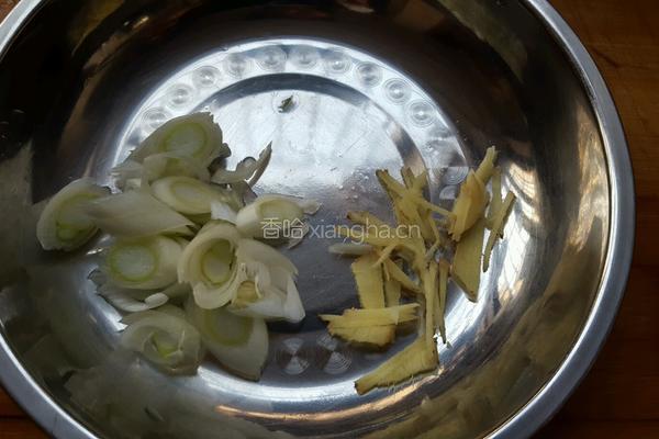 胡萝卜炒豆腐皮的做法图解5