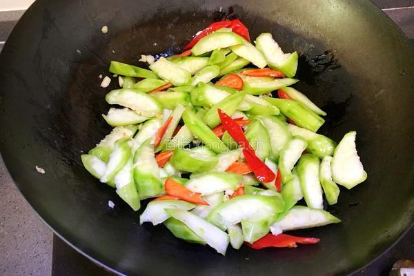 家常丝瓜炒肉的做法图解7