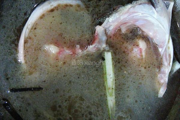 酸笋鱼头汤的做法图解4