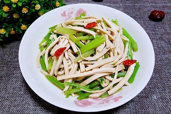 西芹炒豆腐皮的做法图解9