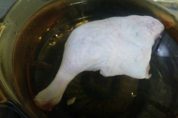 韭黄炒鸭肉的做法图解1