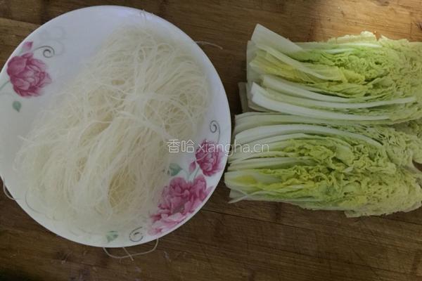 娃娃菜蒸粉丝的做法图解1