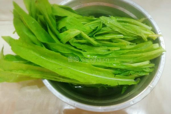 白灼油麦菜的做法图解1