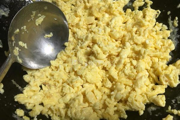 韭菜鸡蛋虾仁饺子馅的做法图解4