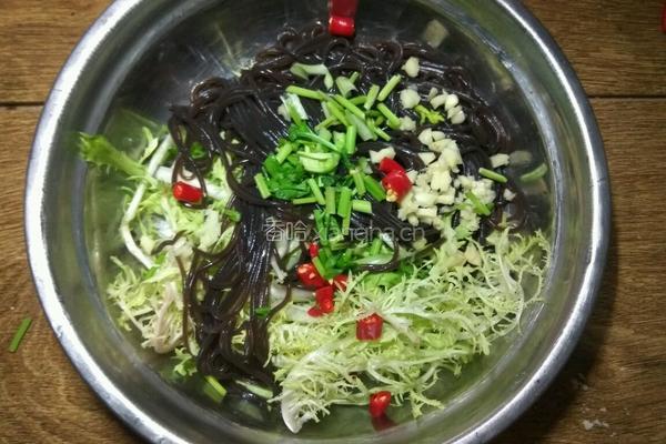 苦菊拌蕨根粉的做法图解4