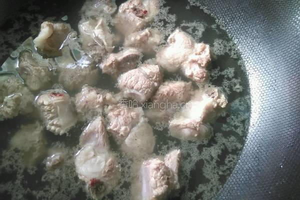 黑蒜煲排骨響螺片湯的做法图解5