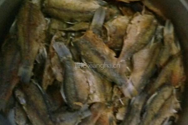 酱焖酥鲫鱼的做法图解5