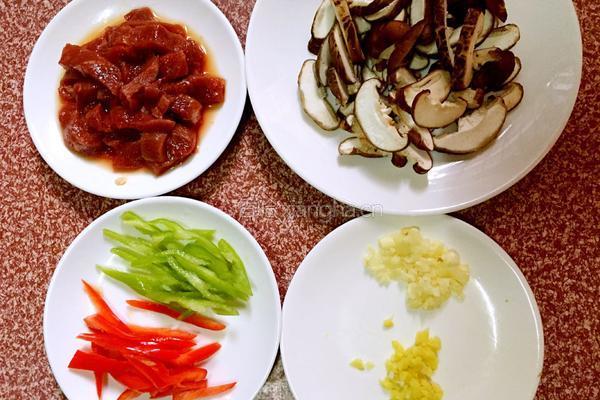 蘑菇炒牛肉的做法图解1