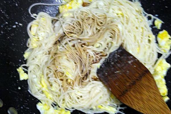 鸡蛋炒面条的做法图解8