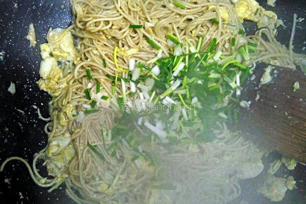 鸡蛋炒面条的做法图解10