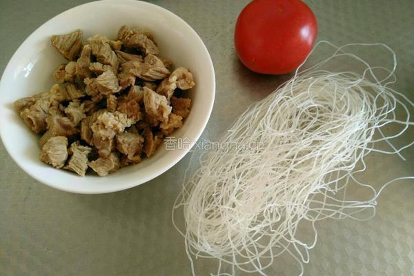 番茄牛肉粉丝汤的做法图解1