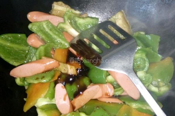 香肠炒青椒的做法图解6