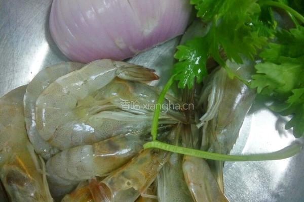 洋葱炒大虾的做法图解1