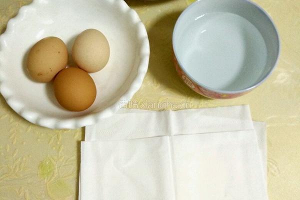 电饭锅焖鸡蛋的做法图解1