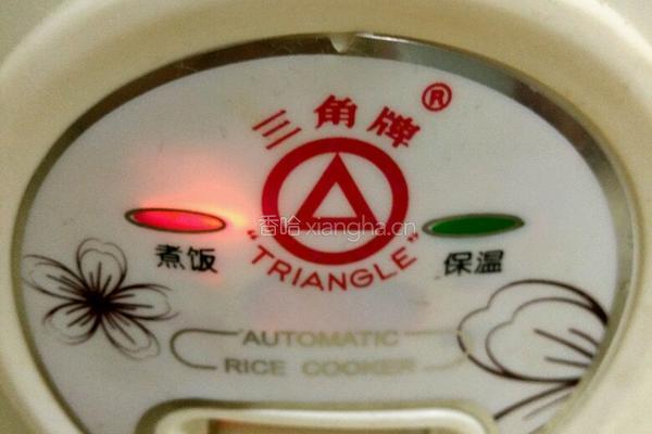 电饭锅焖鸡蛋的做法图解4