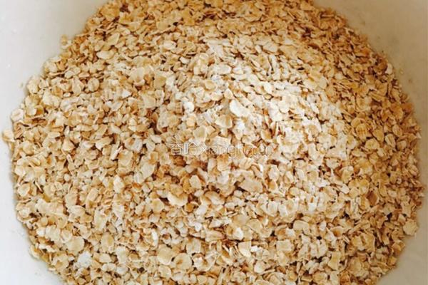 蜂蜜芝麻麦片棒的做法图解1