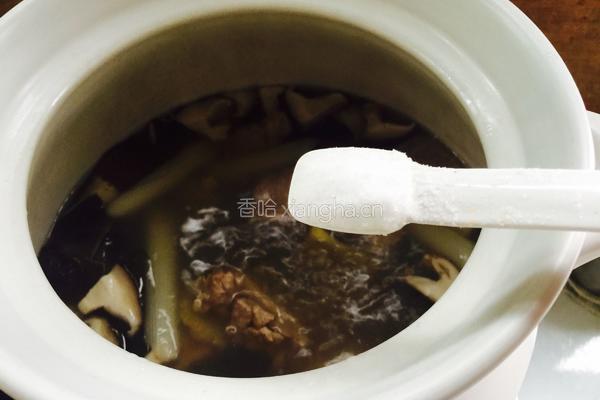 香菇排骨汤煲的做法图解5