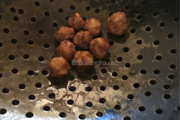 香炸洋葱丸子的做法图解2