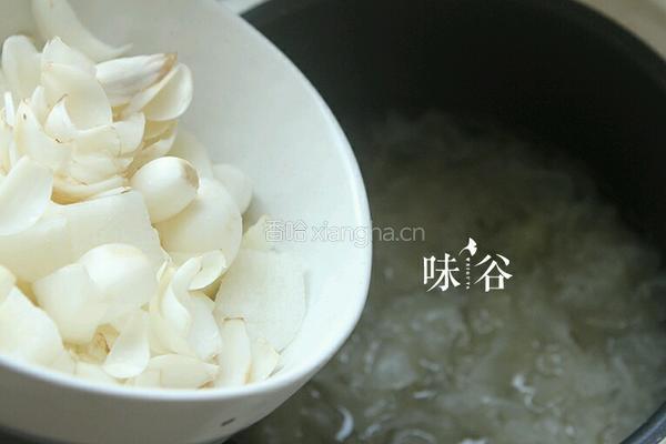 百合雪梨银耳糖水的做法图解5
