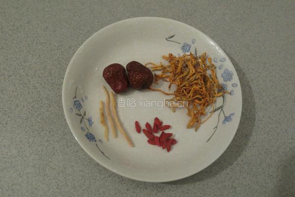 虫草花炖鸡汤的做法图解2