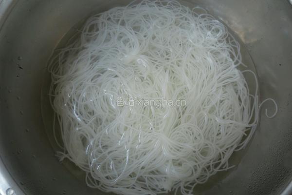 蒜茸粉丝金针菇的做法图解1