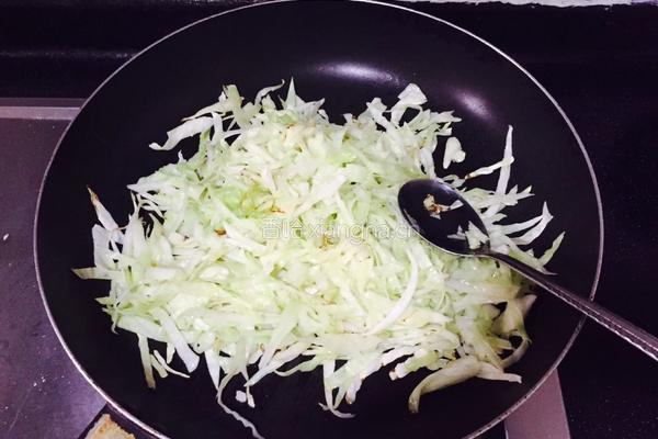 卷心菜炒饭的做法图解5