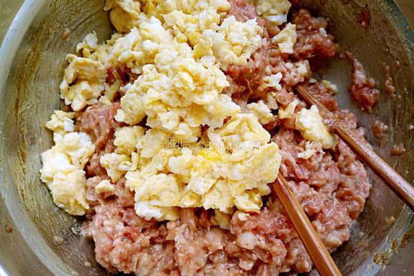 韭菜鸡蛋虾仁饺子馅的做法图解6