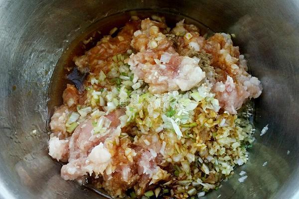 红萝卜冬菇肉馅饼的做法图解8