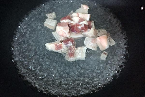 酸菜炖五花肉的做法图解2