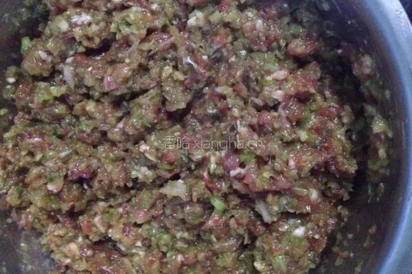 猪肉芹菜饺子馅的做法图解4