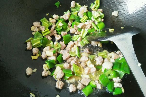 黄豆炒青椒的做法图解6