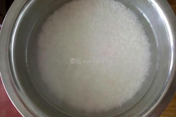 鸡肉蘑菇焖饭的做法图解1