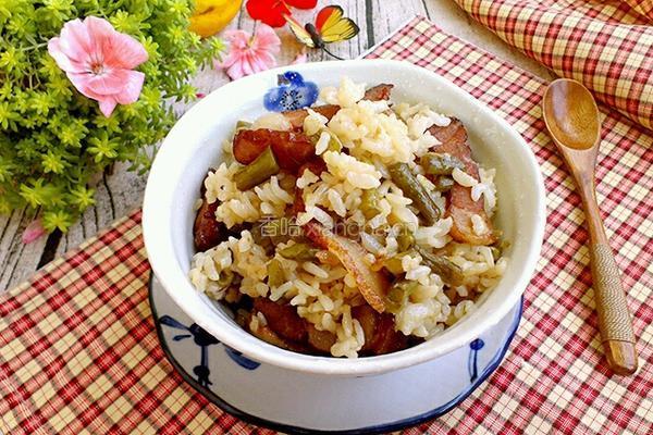 腊肉豆角焖饭