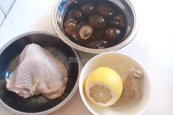香菇鸡肉饭的做法图解1