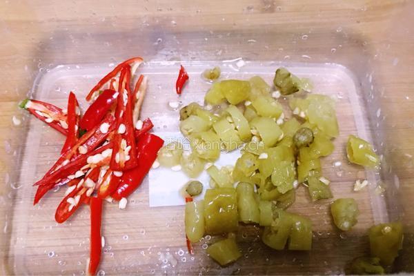 凉拌木耳洋葱的做法图解3