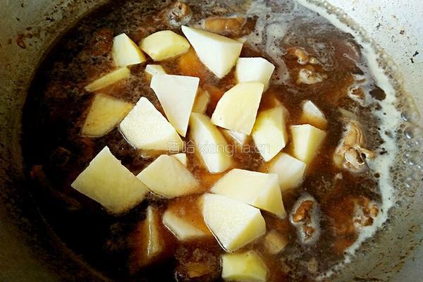 香菇土豆炖鸡块的做法图解11