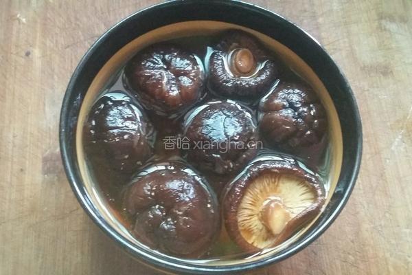 干蒸小公鸡的做法图解1