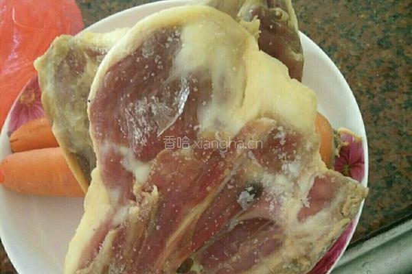 红烧咸鸭腿的做法图解1