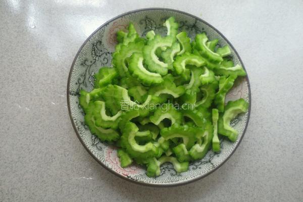 香油苦瓜的做法图解3